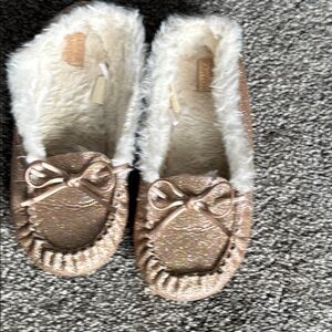 Harper Canyon Glittery Tan Kids Slippers